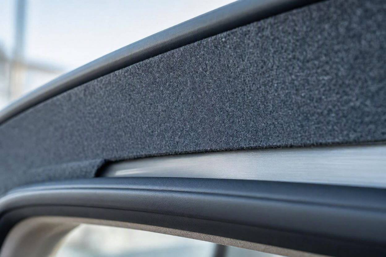 Felt trim and sealing strip inside a car door